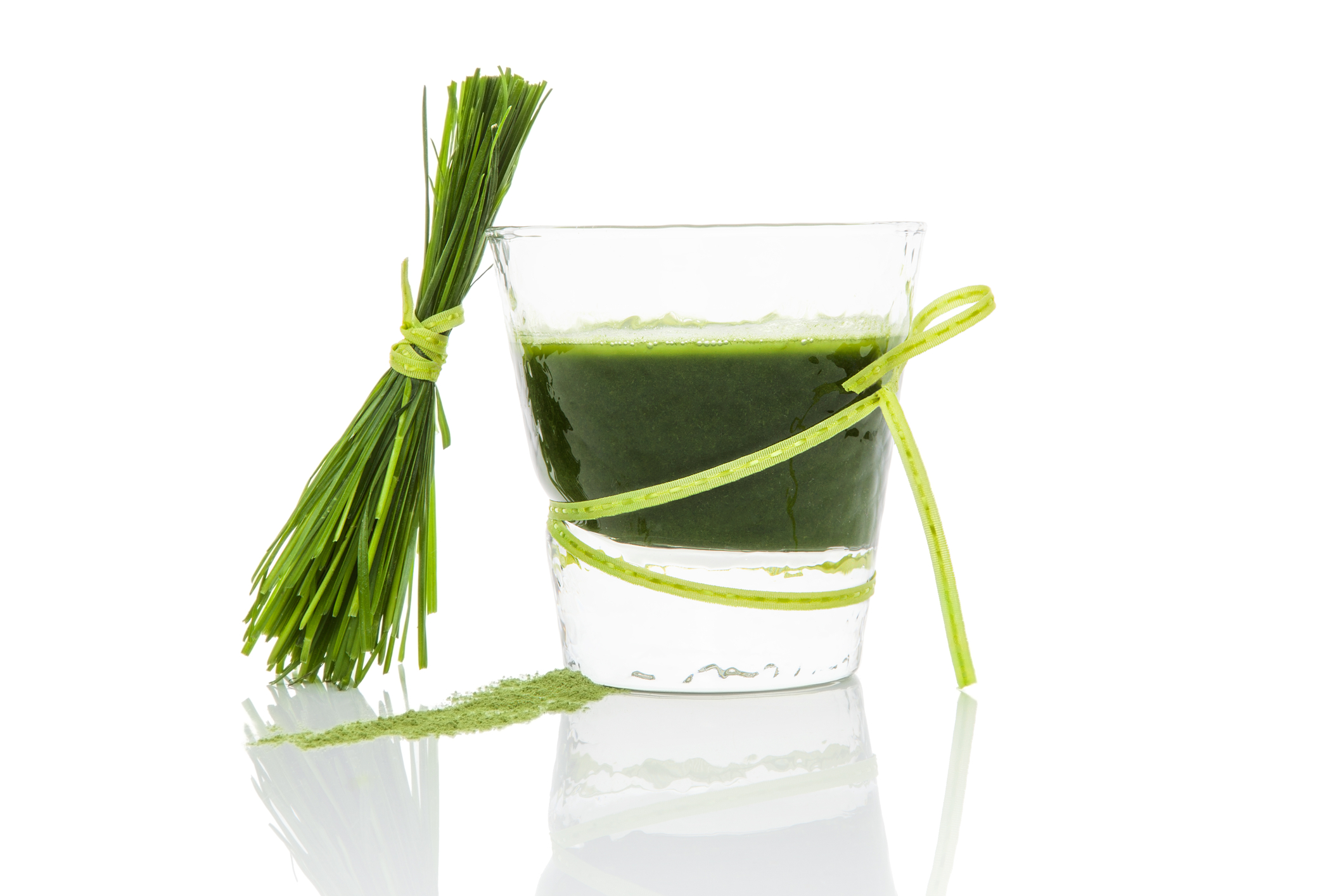 Spiruline et jus d’orge : un match de titans ?