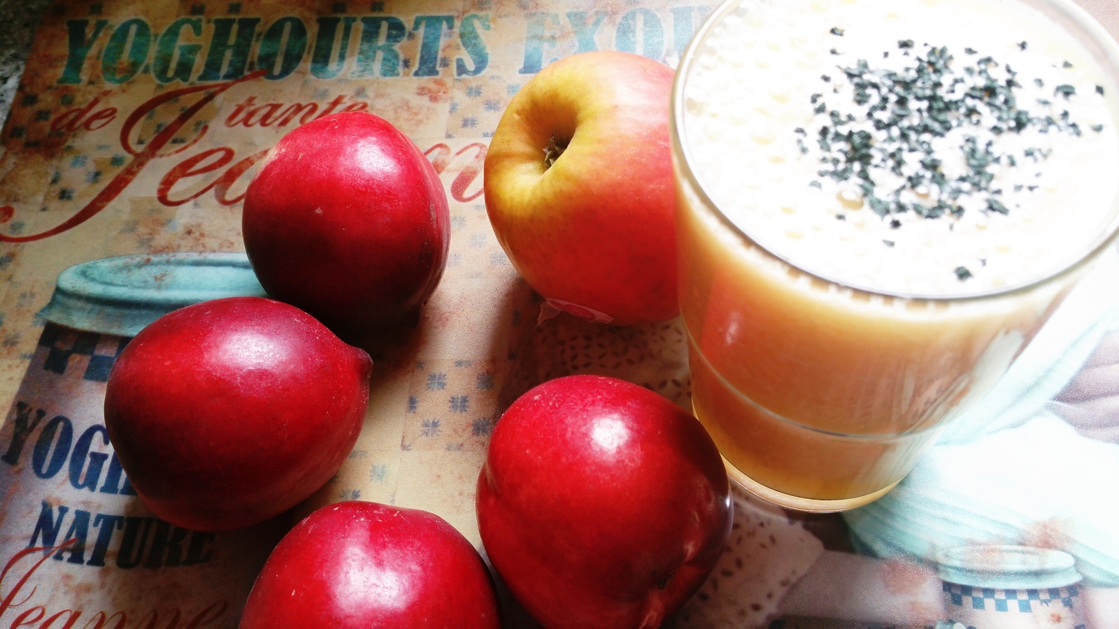 Smoothie nectarine pomme et spiruline