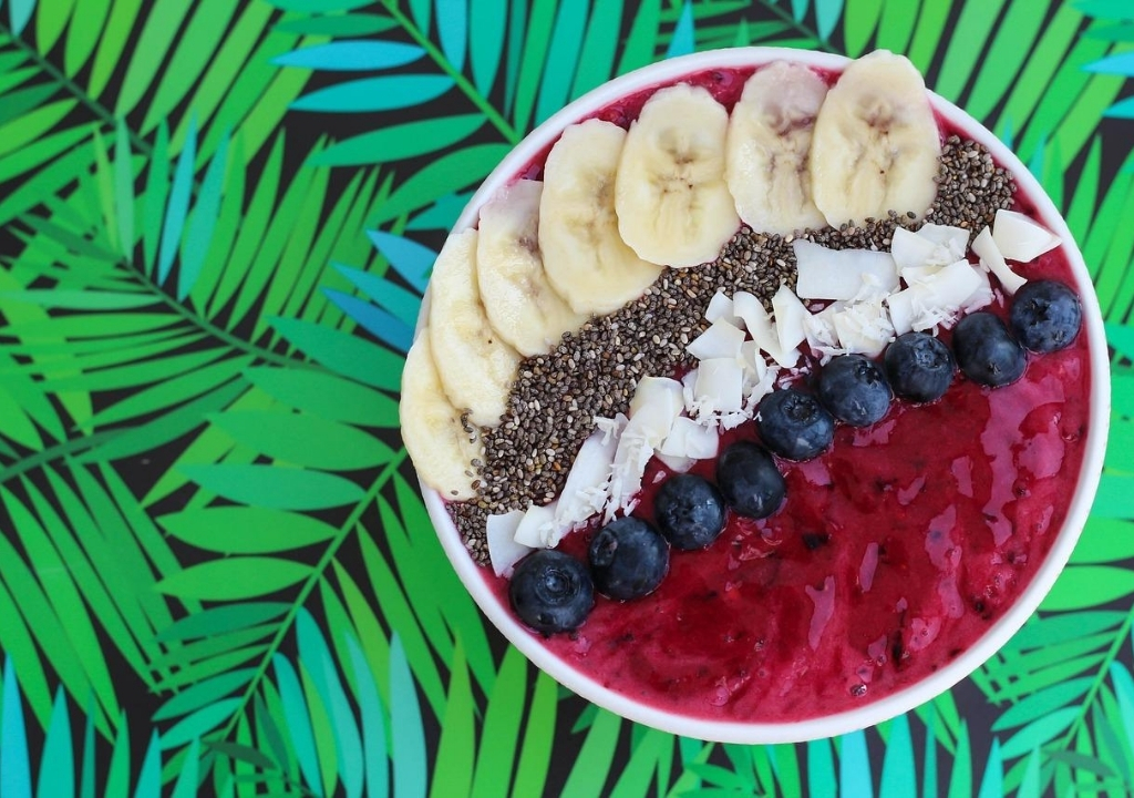 Energy bowl, spiruline et fruits de saison